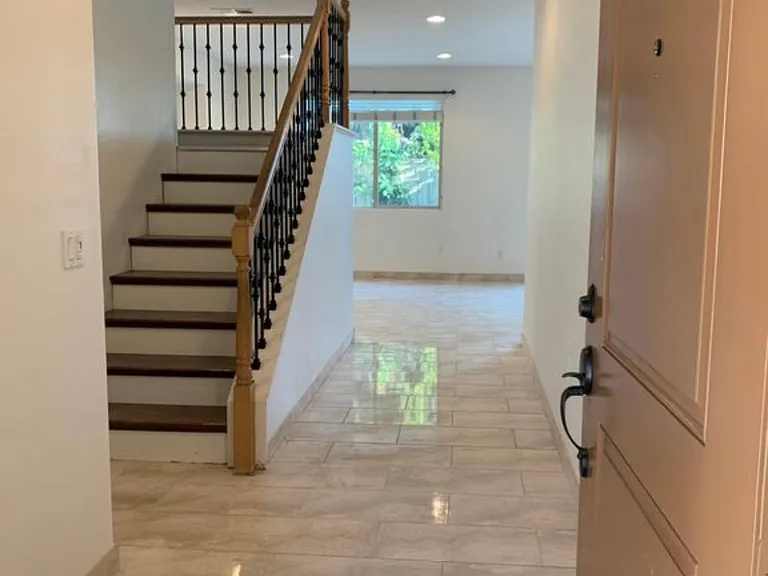 493 Birchwood Ln — Photo 2