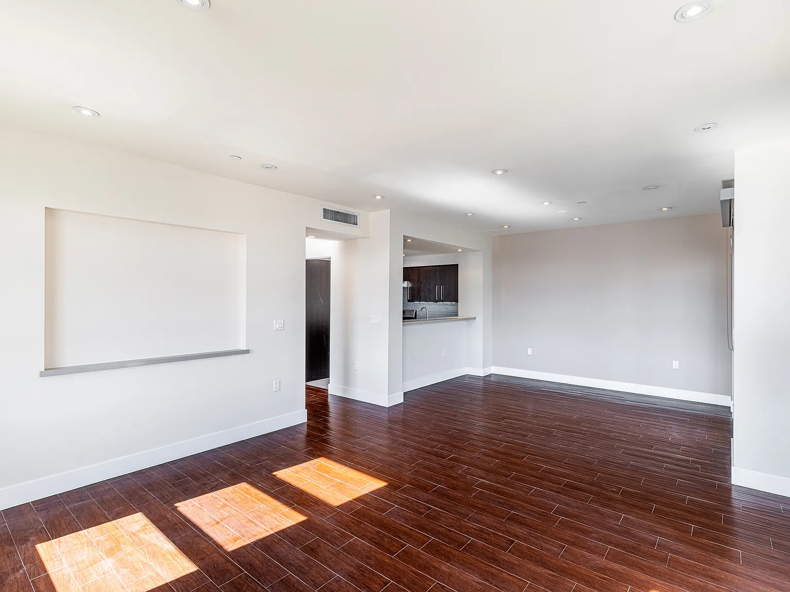 3 bed, 2.5 bath, 1824 sqft, $5,600 — Photo 4