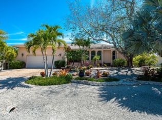 690 Durion Ct, Sanibel, FL 33957