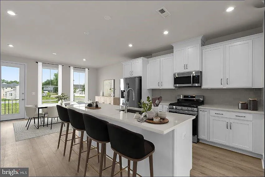 3 bed, 4.0 bath, 2528 sqft, $2,425 — Photo 2