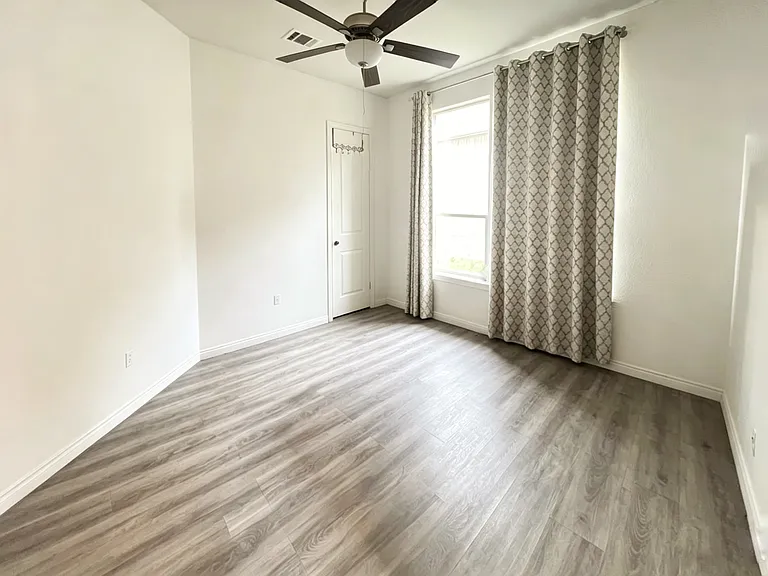 2857 Edinburgh Dr — Photo 13