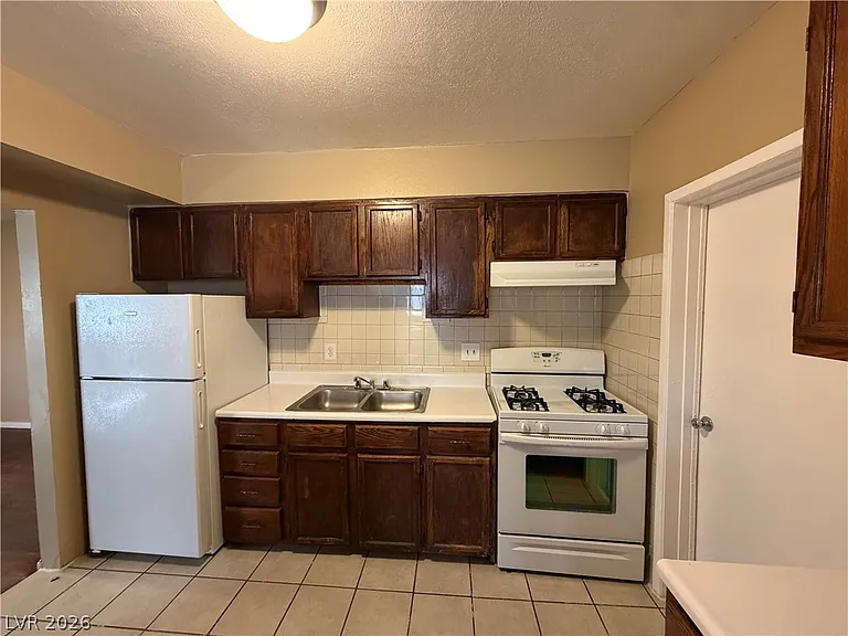 110 Silver St — Photo 15