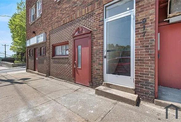 915 Chartiers Ave #4