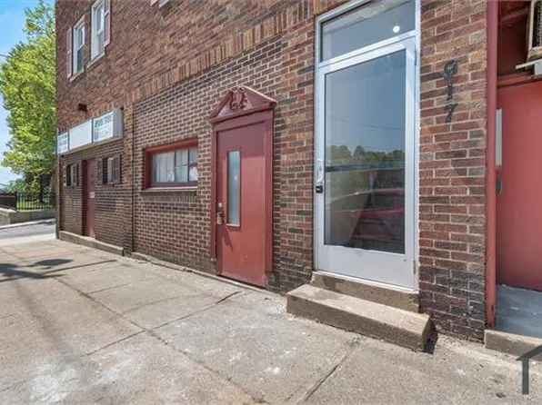 915 Chartiers Ave #4, Pittsburgh, PA 15220