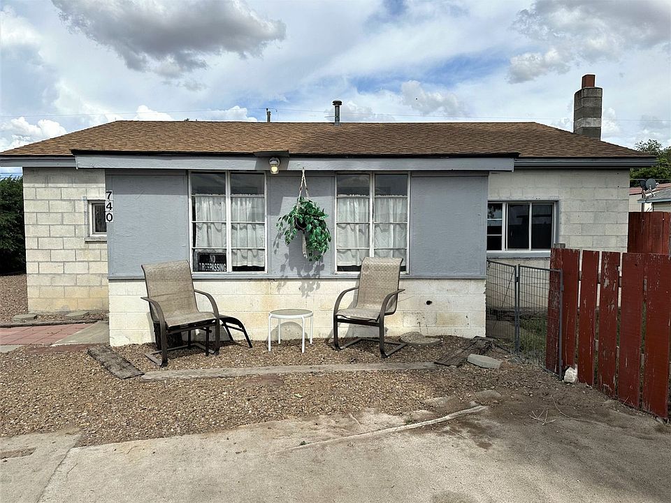 1st image of 740 NW Elmcrest Ave #740