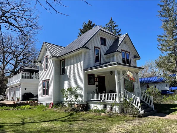 1120 11th Avenue E, Menomonie, WI 54751
