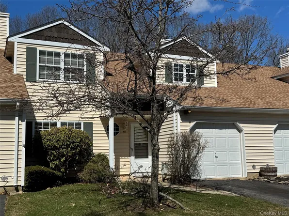 511 Race Place, Oakdale, NY 11769