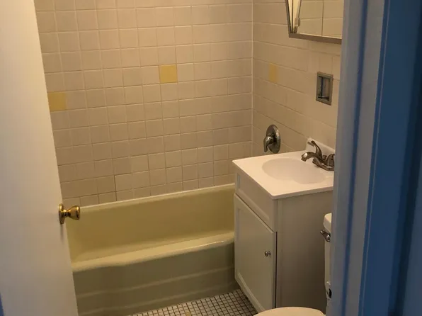 7317 39th St APT 2C, Lyons, IL 60534