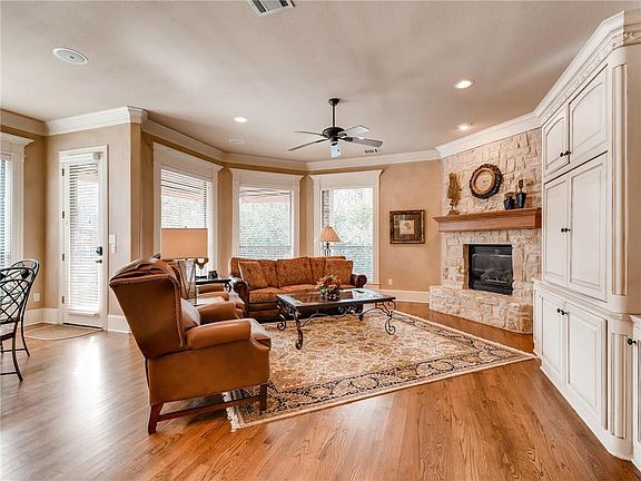 5th image of 226 Versailles Ln