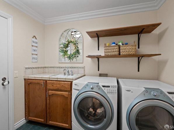 260 Donald Dr, Hollister, CA 95023