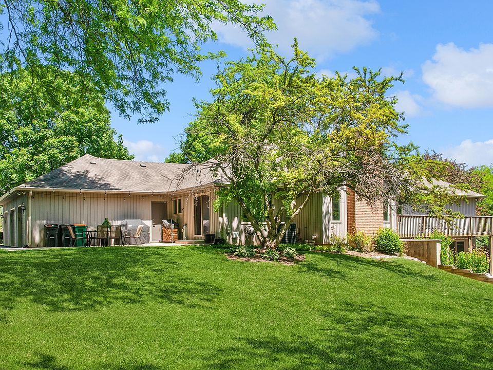 10 N Highview Cir, Hawthorn Woods, IL 60047 Zillow