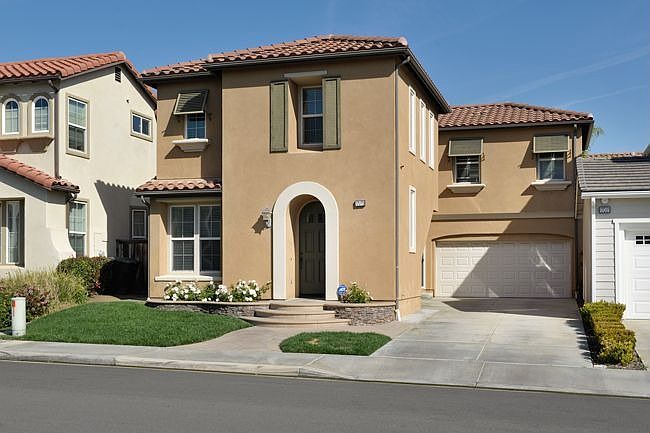 good inside location.. 2-car garage with extra long driveway