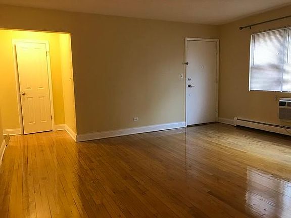 4th image of 1711 W Estes Ave