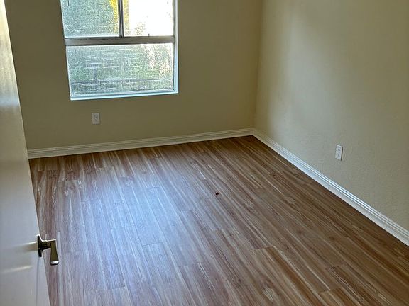 5th image of 22859 Del Valle St