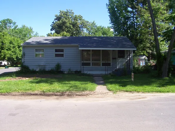 914 W Pecan St, Carbondale, IL 62901