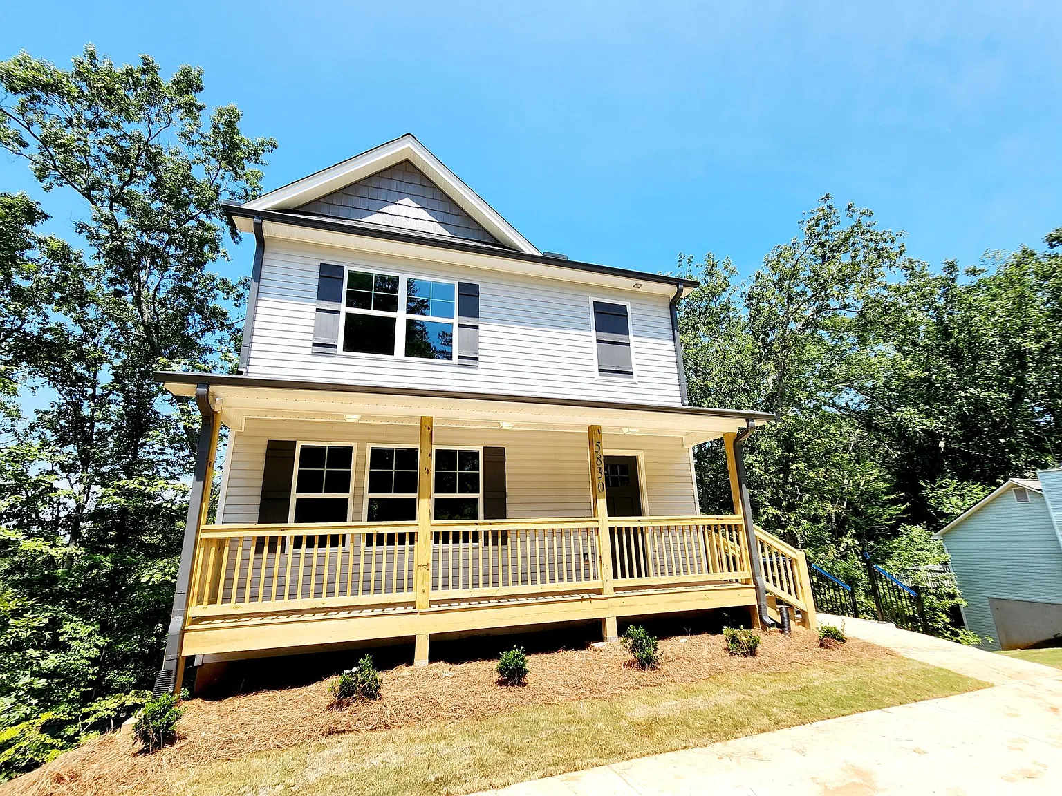 3 bed, 2.5 bath, 1405 sqft, $2,200 — Photo 2