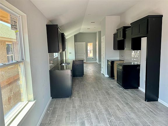 4th image of 9216 SW 47th St