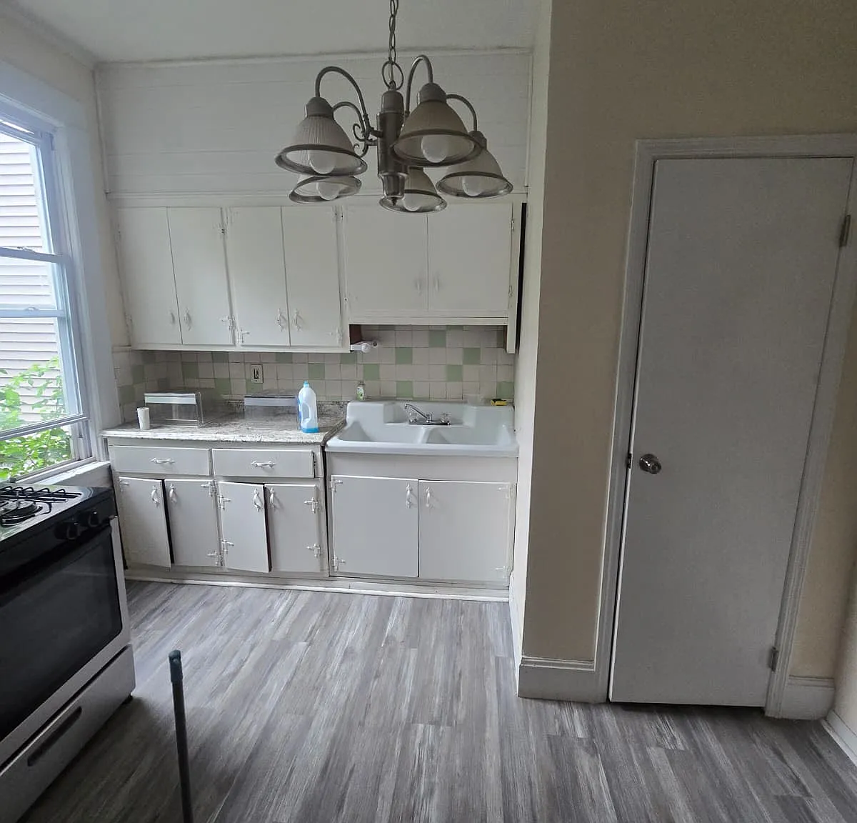 3 bed, 1.5 bath, $2,450 — Photo 1