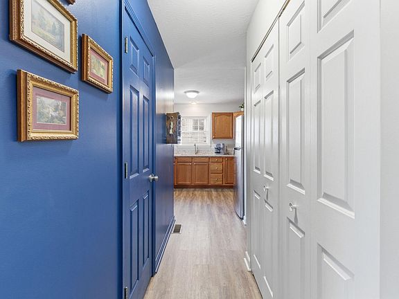 4th image of 204 Village Dr