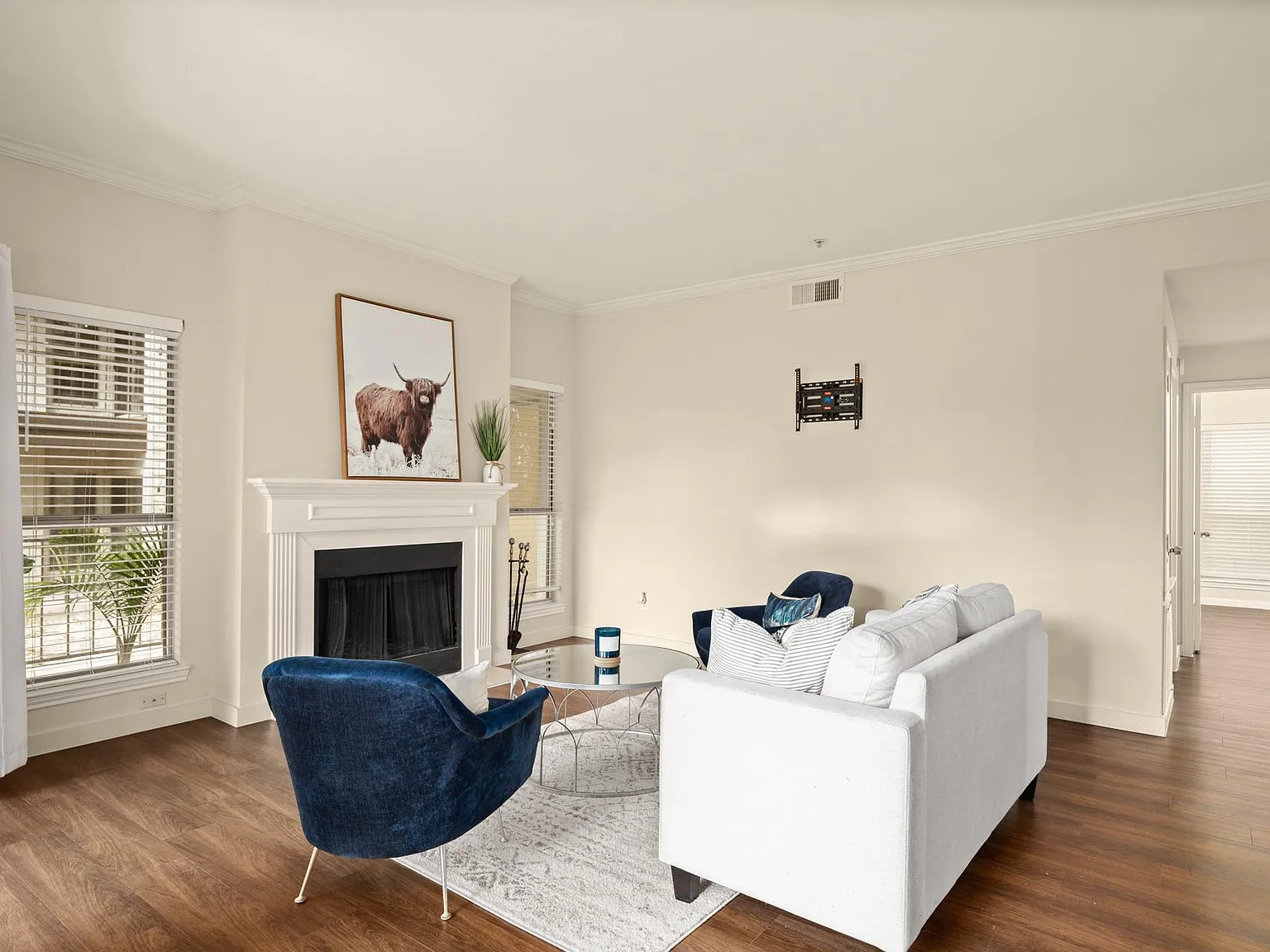 2 bed, 2.0 bath, 1150 sqft, $1,950 — Photo 2