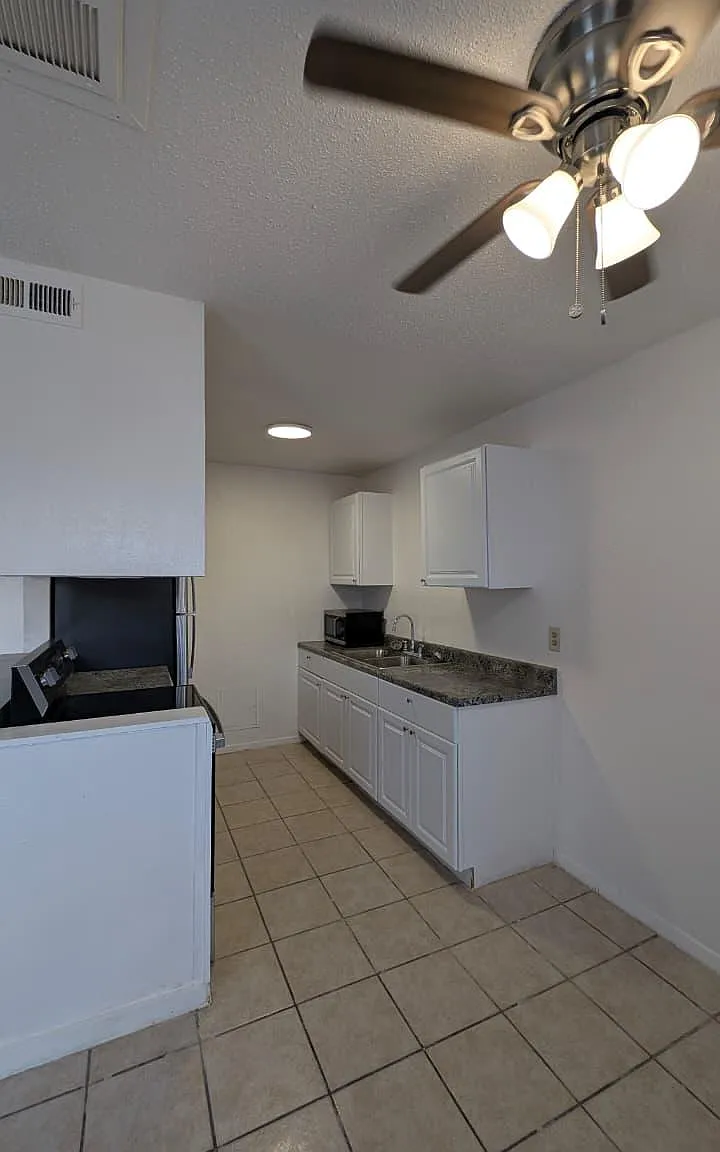 9915 Powhatan Dr — Photo 3