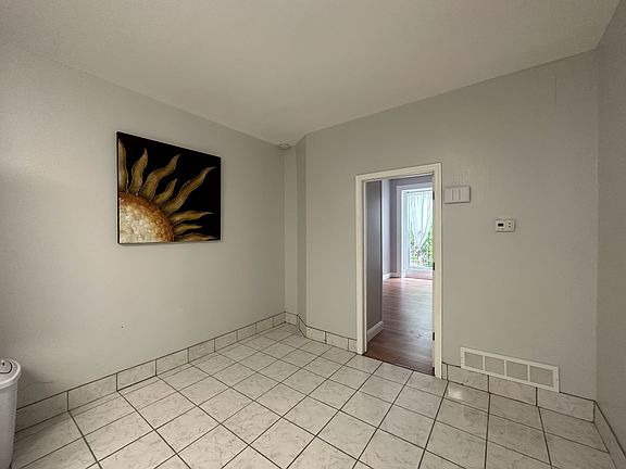 3rd image of 1713 Bolton St Unit 1
