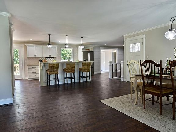 4th image of 2020 Crestwood Blvd
