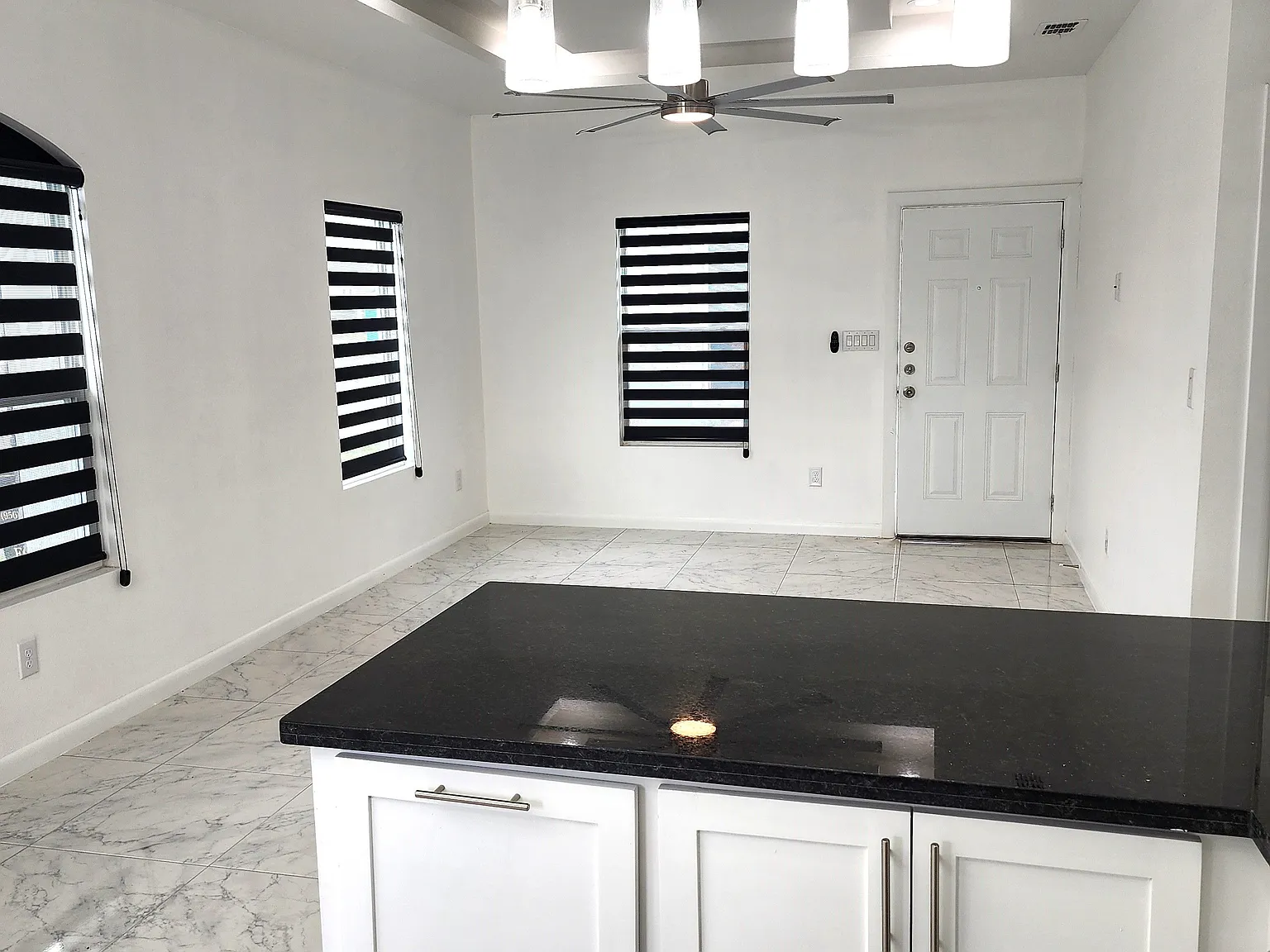 918 N Woodson Ave — Photo 4