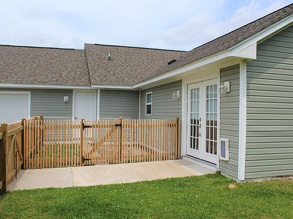 4th image of 2111 Joslyn Dr