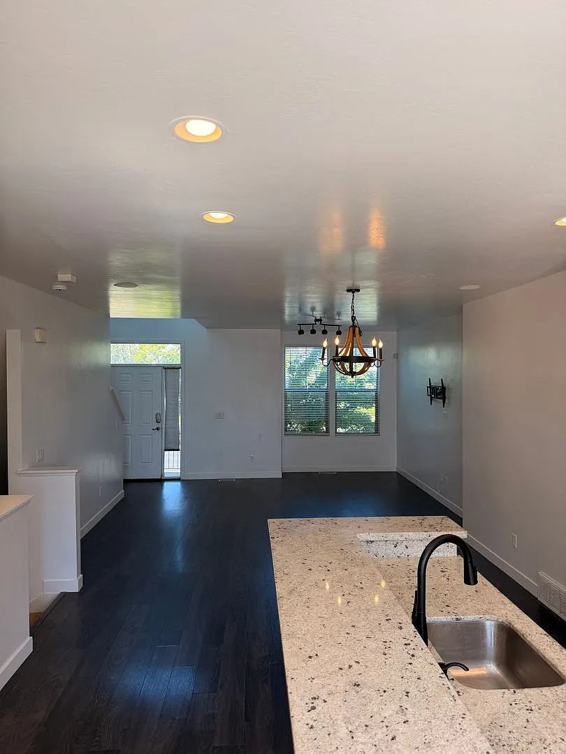 Daybreak Townhome — Photo 2