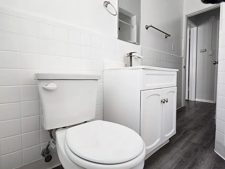 605 Kelton Ave — Photo 15