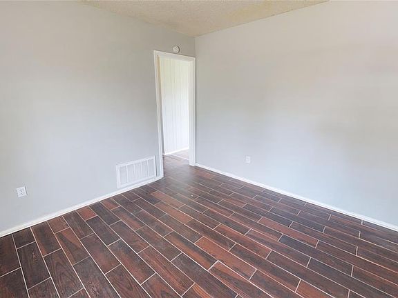 5th image of 4217 Green Meadow Dr