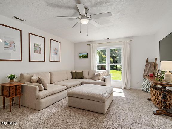 2nd image of 2106 Joslyn Drive