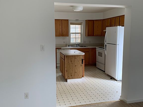 3rd image of 108A Pine St
