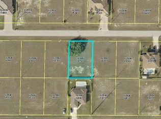 902 NW 8th Ter, Cape Coral, FL 33993