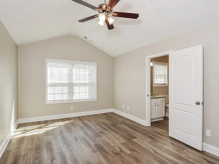 242 Derby Ct — Photo 10