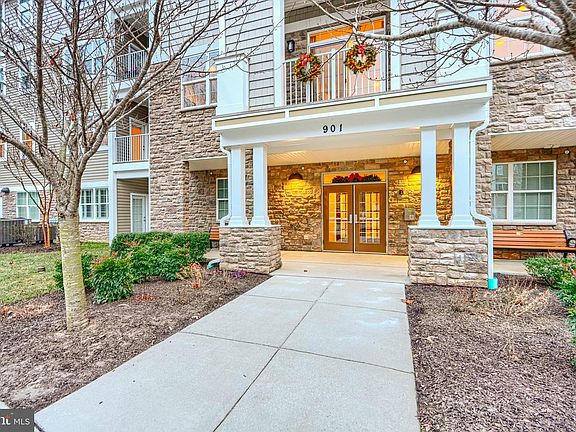 2nd image of 901 Macphail Woods Xing APT 2J