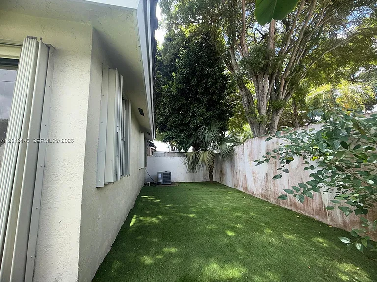 1004 San Remo Cir — Photo 24