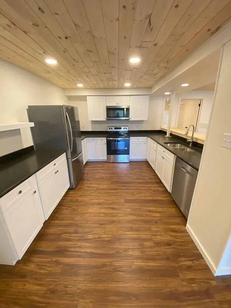 2 bed, 1000 sqft, $1,995 — Photo 4