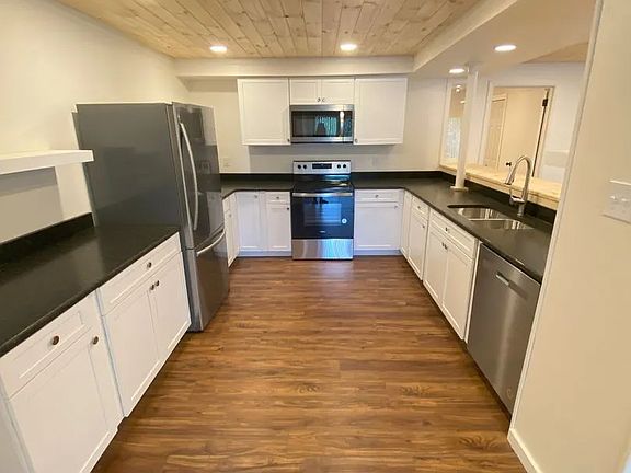 4th image of 593 Pinnacle Dr #593B