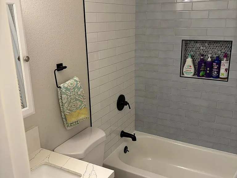 808 Laurelwood Ct — Photo 4