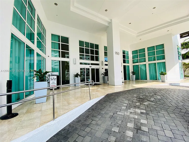 950 Brickell Bay Dr #3709 — Photo 24