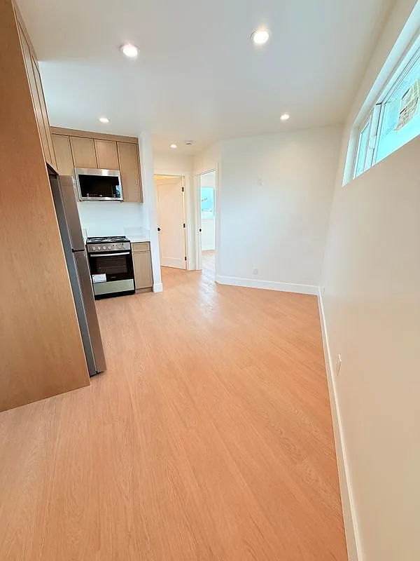 1 bed, 1.0 bath, 400 sqft, $1,890 — Photo 2