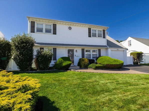 129 Arlyn Drive W, Massapequa, NY 11758