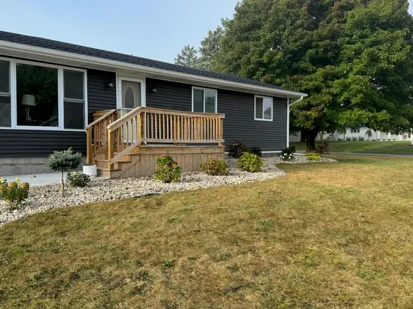 1325 Woodmere St, Alma, MI 48801