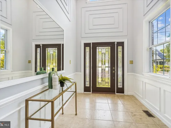 915 Lincoln Ave, Falls Church, VA 22046