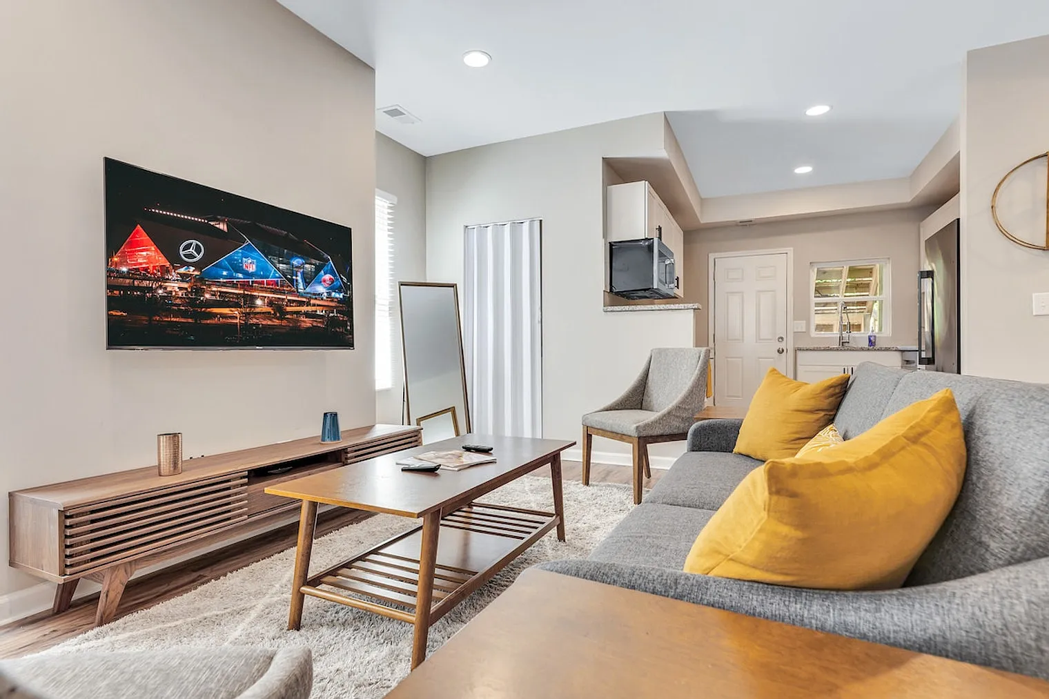 3 bed, 2.0 bath, $5,499 — Photo 1