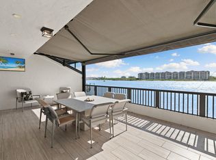 La Peninsula #400, Naples, FL 34113
