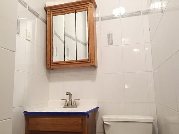 4th image of 212 Huron St APT 3R