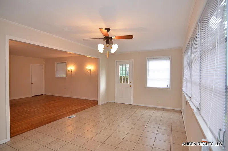 Cute 3 Bedroom House w/ Fenced Yard — Photo 3
